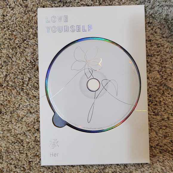 BTS Love Yourself: Her Album (Version: E) with CD - Picture 2 of 6
